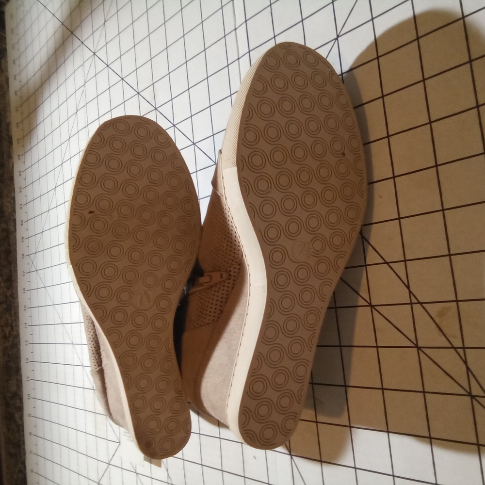 A New Day Tan Wedges with Suede Finish - Picture 4 of 7